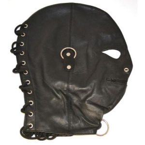 Capucha de cuero con anillas
